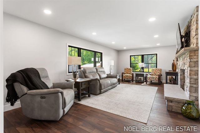 11575 Leonard Road, Nunica, MI 49448