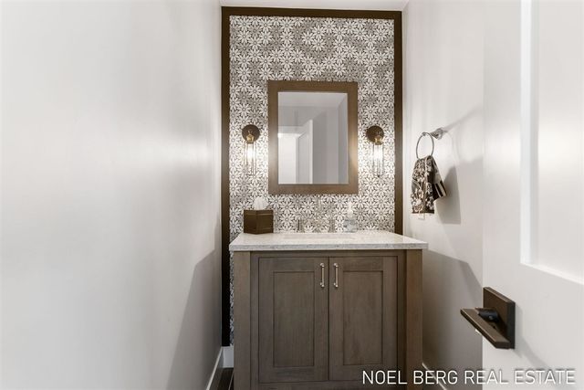 11575 Leonard Road, Nunica, MI 49448