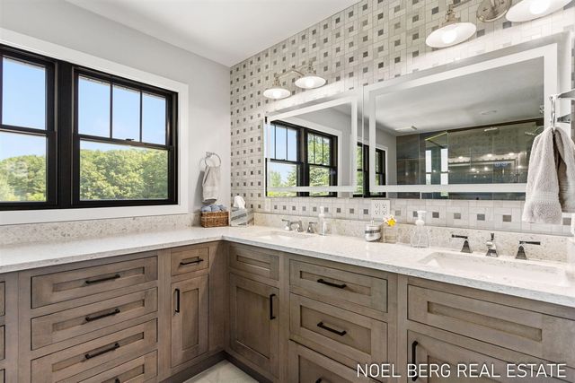 11575 Leonard Road, Nunica, MI 49448