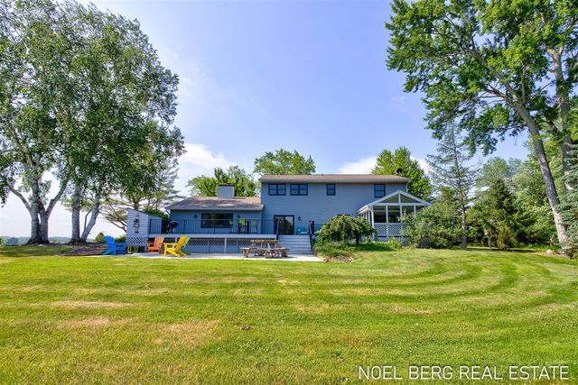 11575 Leonard Road, Nunica, MI 49448