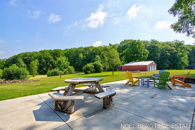 11575 Leonard Road, Nunica, MI 49448