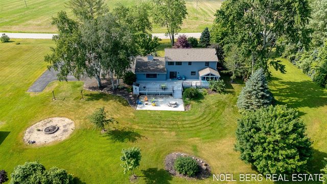 11575 Leonard Road, Nunica, MI 49448