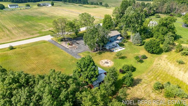 11575 Leonard Road, Nunica, MI 49448
