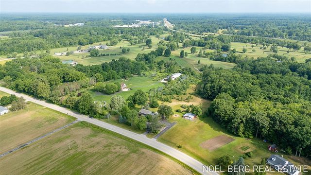 11575 Leonard Road, Nunica, MI 49448