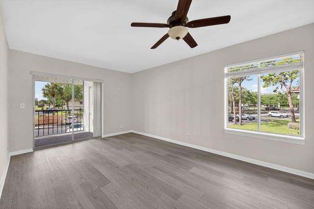 6327 Chasewood Drive E, Jupiter, FL 33458