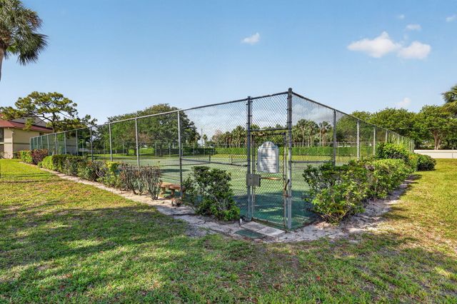 6327 Chasewood Drive E, Jupiter, FL 33458