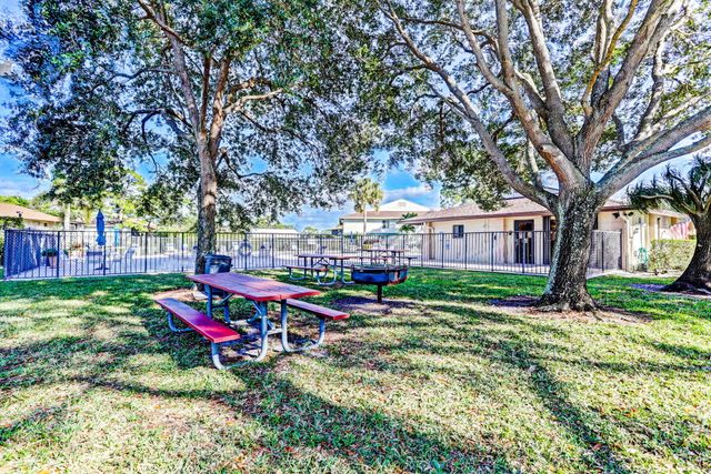 6327 Chasewood Drive E, Jupiter, FL 33458