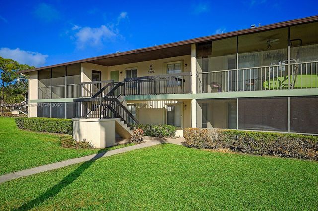 6327 Chasewood Drive E, Jupiter, FL 33458