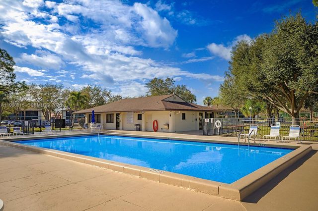 6327 Chasewood Drive E, Jupiter, FL 33458