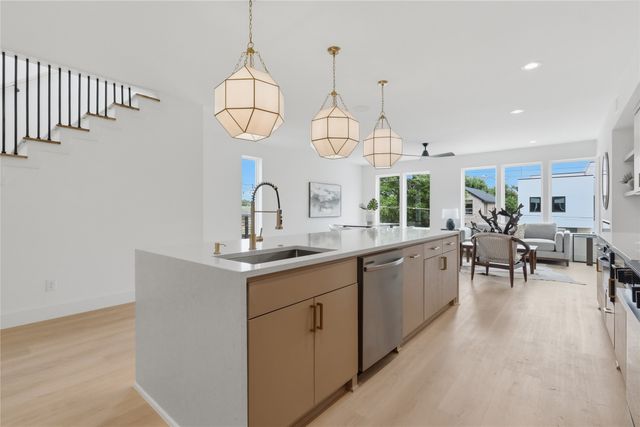 4009 Finis Lane, Dallas, TX 75212