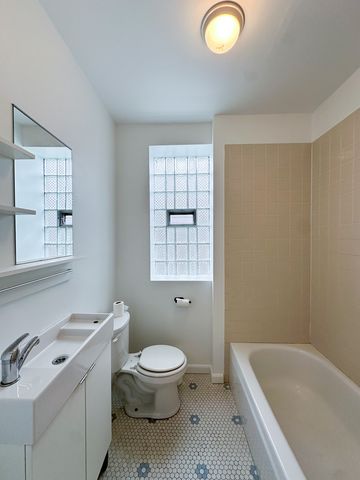506 Madison Street 2S, Oak Park, IL 60302