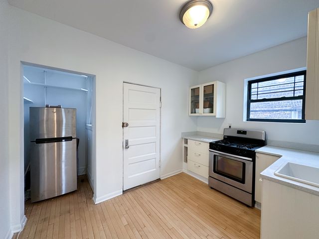 506 Madison Street 2S, Oak Park, IL 60302