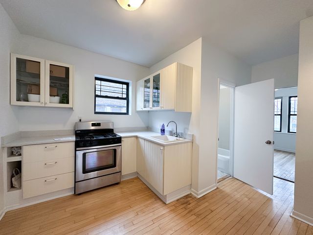 506 Madison Street 2S, Oak Park, IL 60302