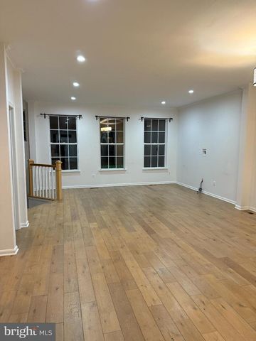 2605 LOGAN WOOD DR, Herndon, VA 20171