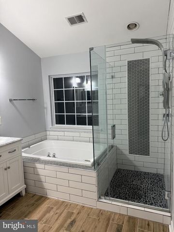 2605 LOGAN WOOD DR, Herndon, VA 20171