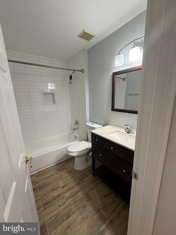 2605 LOGAN WOOD DR, Herndon, VA 20171