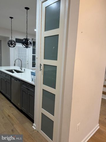 2605 LOGAN WOOD DR, Herndon, VA 20171