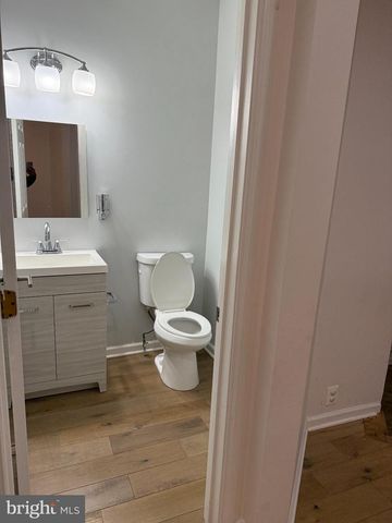 2605 LOGAN WOOD DR, Herndon, VA 20171