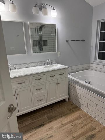 2605 LOGAN WOOD DR, Herndon, VA 20171