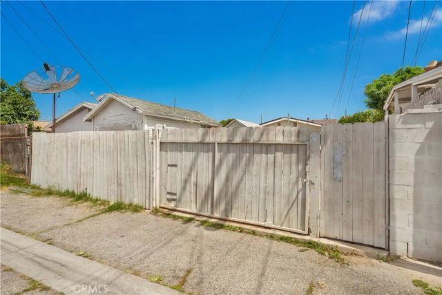 1206 E Cruces, Wilmington, CA 90744