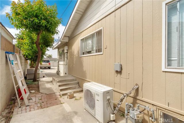1206 E Cruces, Wilmington, CA 90744