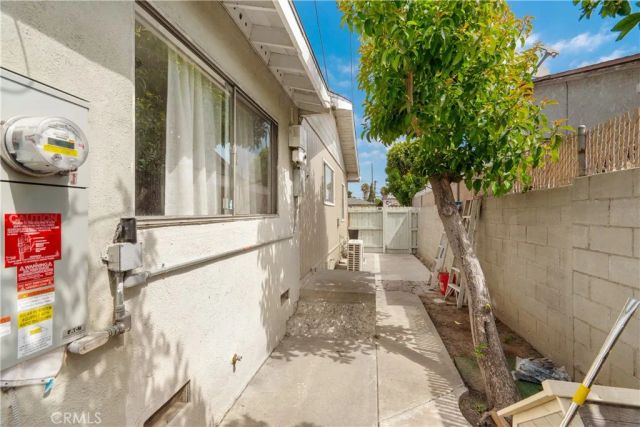 1206 E Cruces, Wilmington, CA 90744