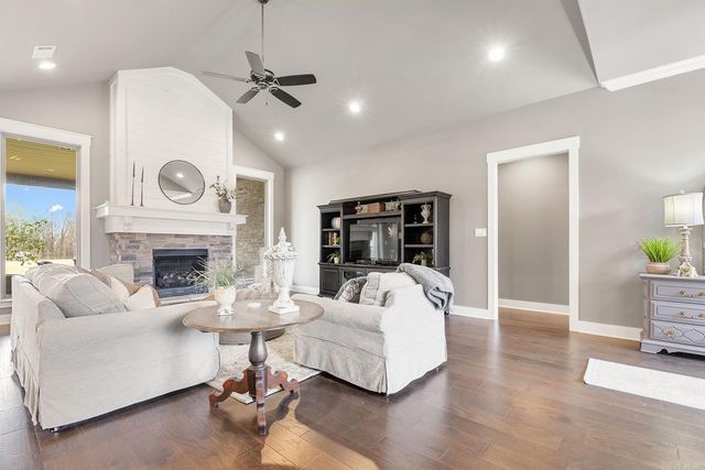 4033 Vineyard Way, Alexander, AR 72002