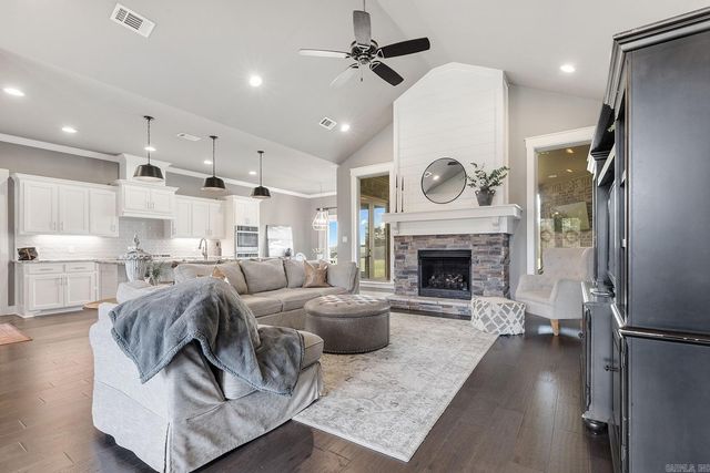 4033 Vineyard Way, Alexander, AR 72002