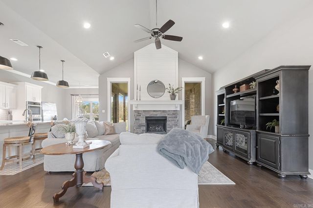 4033 Vineyard Way, Alexander, AR 72002