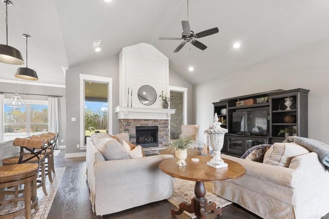 4033 Vineyard Way, Alexander, AR 72002