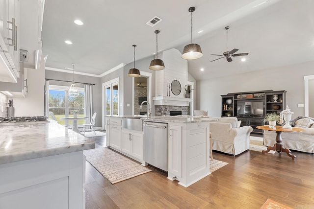 4033 Vineyard Way, Alexander, AR 72002