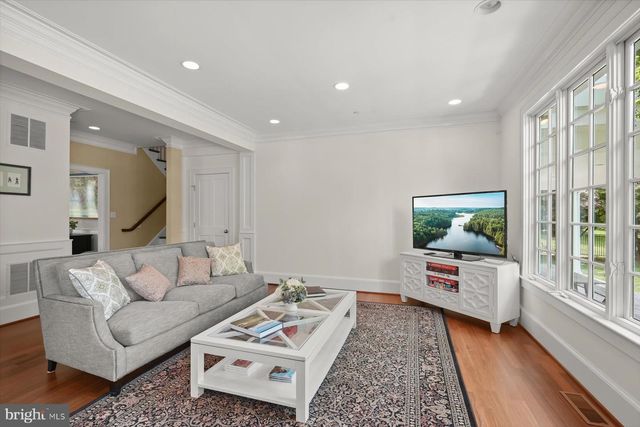 7506 PERSIMMON TREE LN, Bethesda, MD 20817