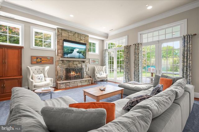 7506 PERSIMMON TREE LN, Bethesda, MD 20817