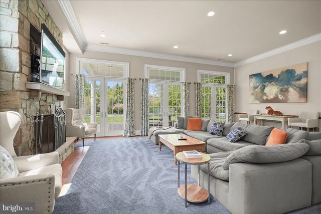 7506 PERSIMMON TREE LN, Bethesda, MD 20817