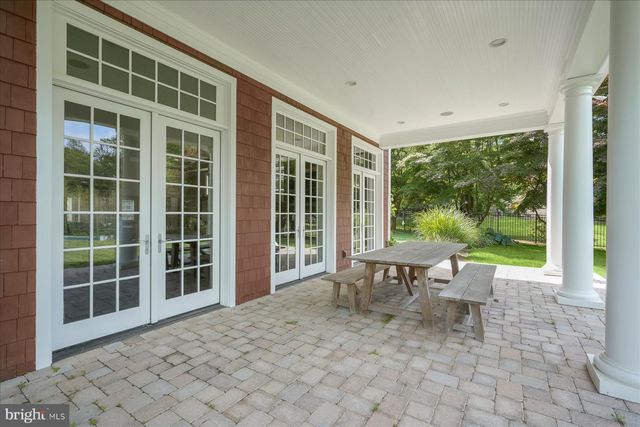7506 PERSIMMON TREE LN, Bethesda, MD 20817