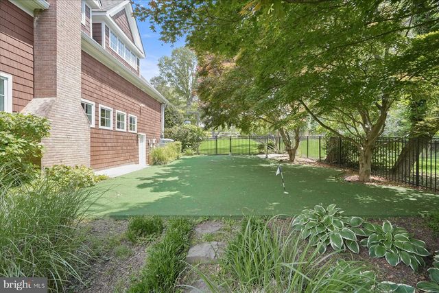 7506 PERSIMMON TREE LN, Bethesda, MD 20817