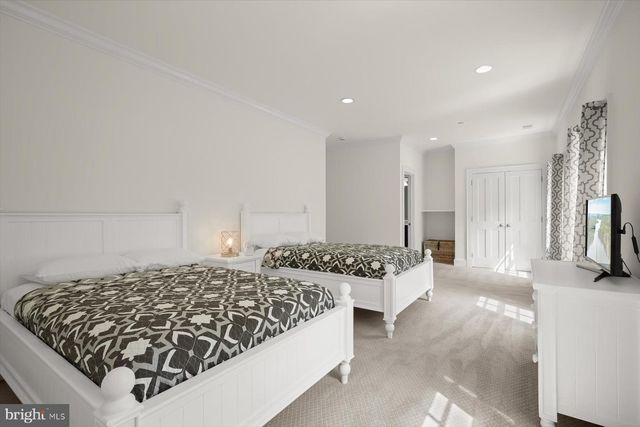 7506 PERSIMMON TREE LN, Bethesda, MD 20817