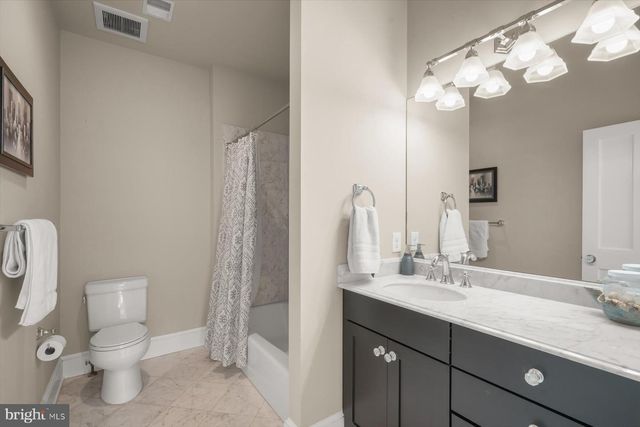 7506 PERSIMMON TREE LN, Bethesda, MD 20817