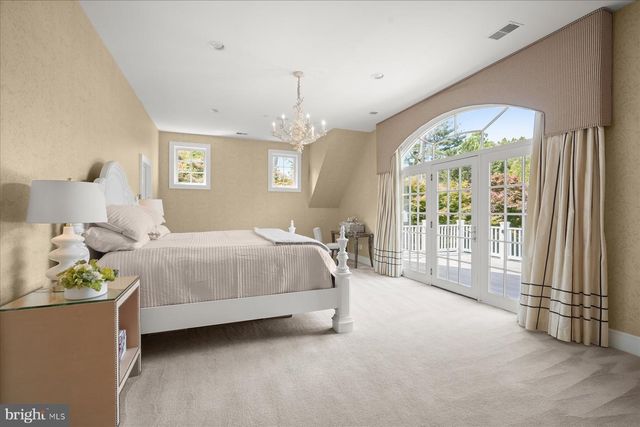 7506 PERSIMMON TREE LN, Bethesda, MD 20817