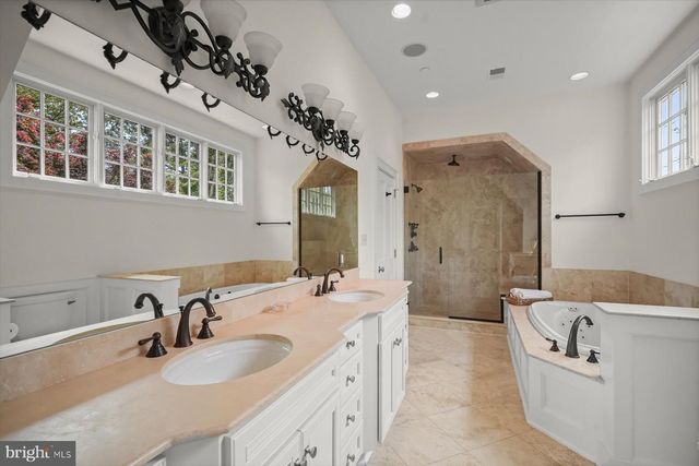 7506 PERSIMMON TREE LN, Bethesda, MD 20817