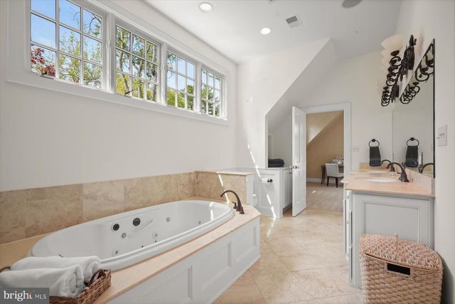 7506 PERSIMMON TREE LN, Bethesda, MD 20817