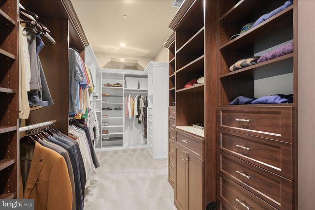 7506 PERSIMMON TREE LN, Bethesda, MD 20817