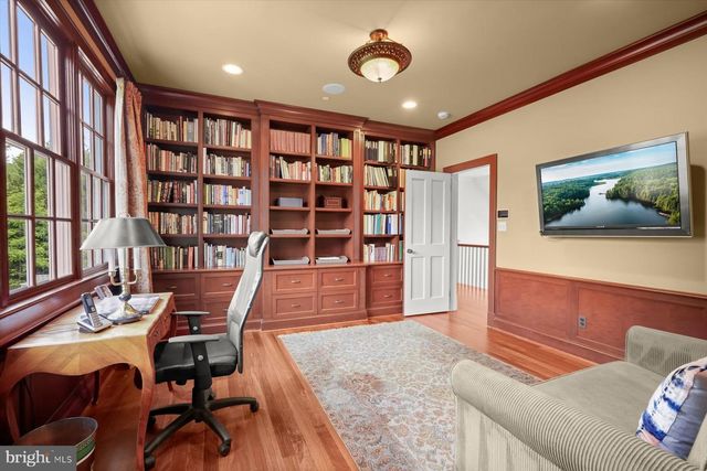 7506 PERSIMMON TREE LN, Bethesda, MD 20817