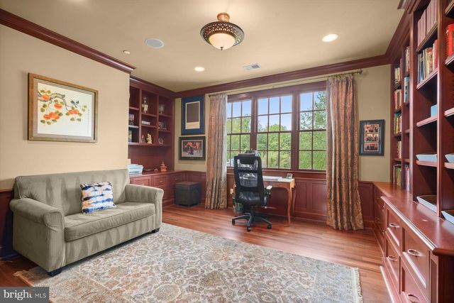 7506 PERSIMMON TREE LN, Bethesda, MD 20817
