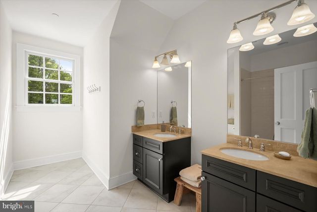 7506 PERSIMMON TREE LN, Bethesda, MD 20817