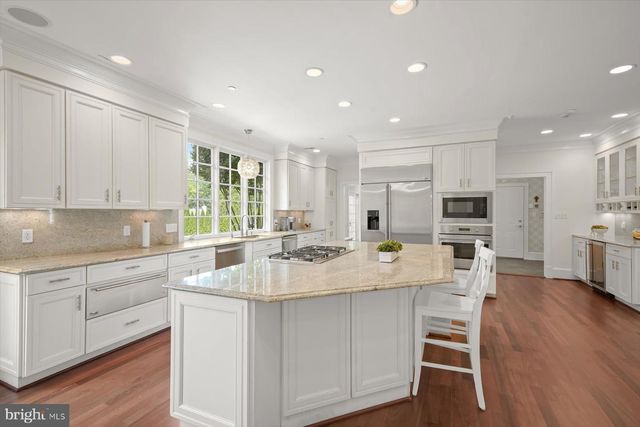 7506 PERSIMMON TREE LN, Bethesda, MD 20817