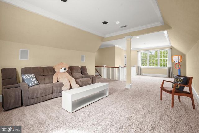 7506 PERSIMMON TREE LN, Bethesda, MD 20817