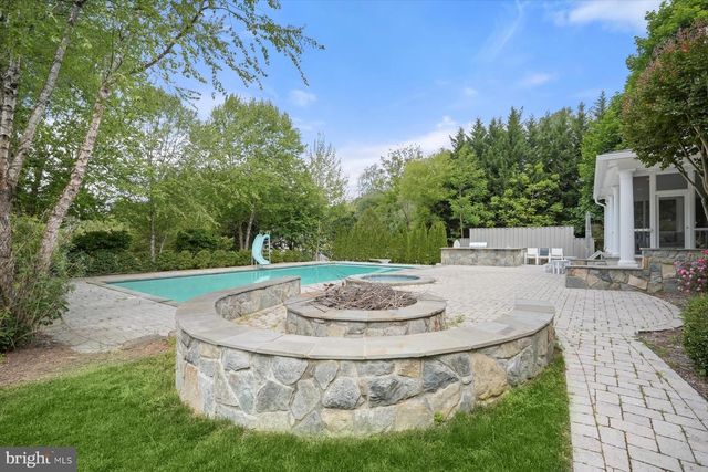 7506 PERSIMMON TREE LN, Bethesda, MD 20817