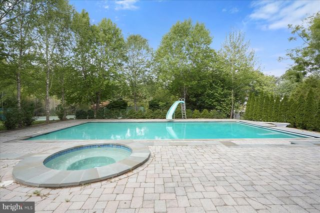 7506 PERSIMMON TREE LN, Bethesda, MD 20817