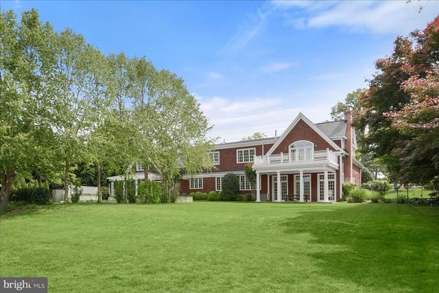 7506 PERSIMMON TREE LN, Bethesda, MD 20817